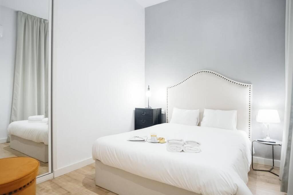 Apartamentos Plaza De Pedro Zerolo III Madrid Esterno foto