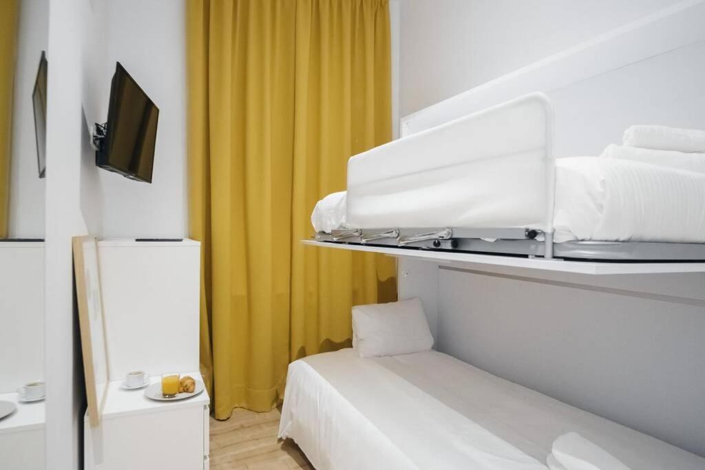 Apartamentos Plaza De Pedro Zerolo III Madrid Esterno foto