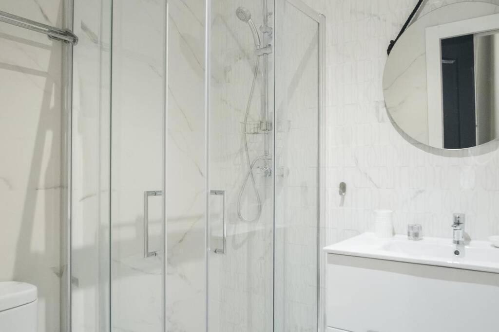 Apartamentos Plaza De Pedro Zerolo III Madrid Esterno foto