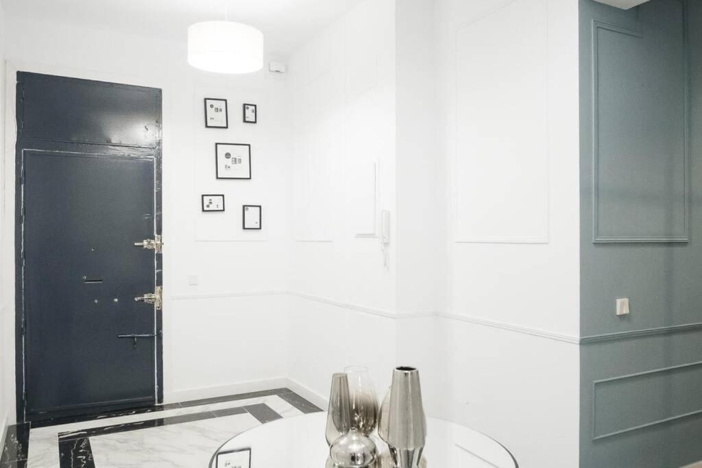 Apartamentos Plaza De Pedro Zerolo III Madrid Esterno foto