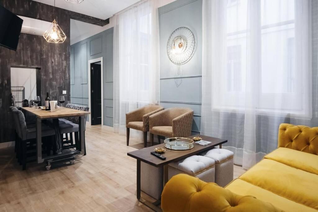 Apartamentos Plaza De Pedro Zerolo III Madrid Esterno foto