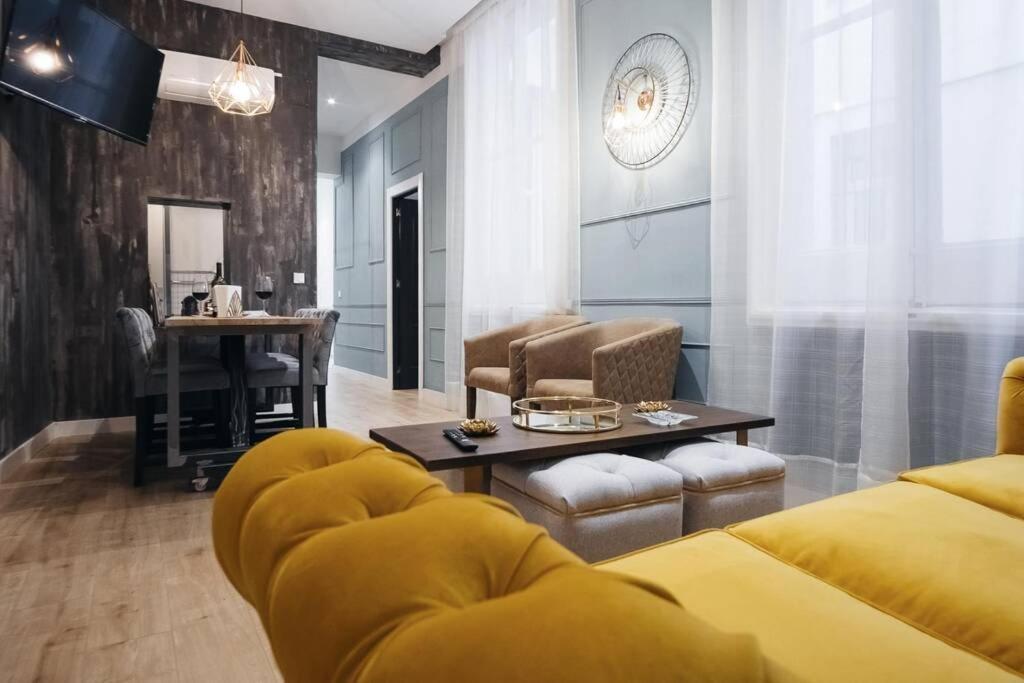Apartamentos Plaza De Pedro Zerolo III Madrid Esterno foto